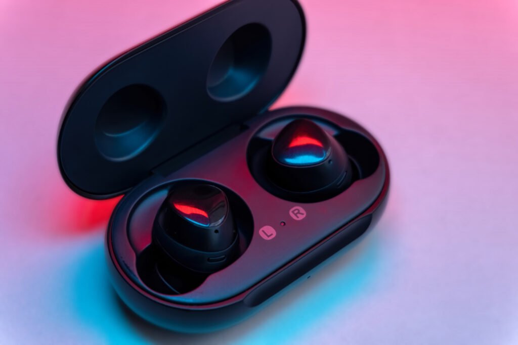 Wireless earbuds